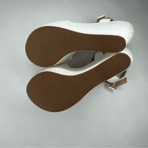 Shoes - Picture 14 of 15